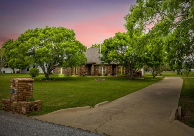Photo 1 of Sale Pending at 6100 Autumn Breeze Cir, Fort Worth, TX 76140 | MLS# 21239126 | Listing updated on 2026-07-27