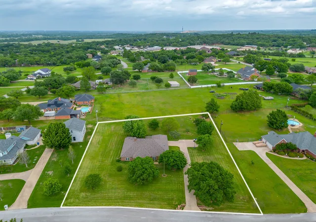 Photo 3 of Sale Pending at 6100 Autumn Breeze Cir, Fort Worth, TX 76140 | MLS# 21239126 | Listing updated on 2026-07-27