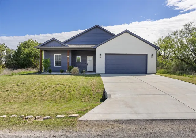 Photo 1 of Single family home for sale at 5707 Stonegate Cir, Granbury, TX 76048 | MLS# 21234718 | Listing updated on 2026-08-31