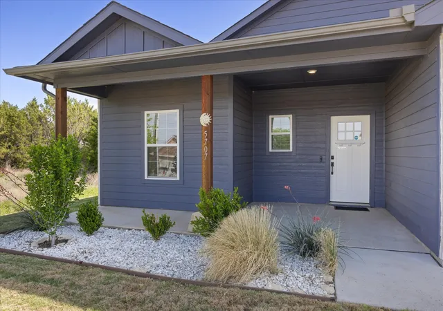 Photo 2 of Single family home for sale at 5707 Stonegate Cir, Granbury, TX 76048 | MLS# 21234718 | Listing updated on 2026-08-31