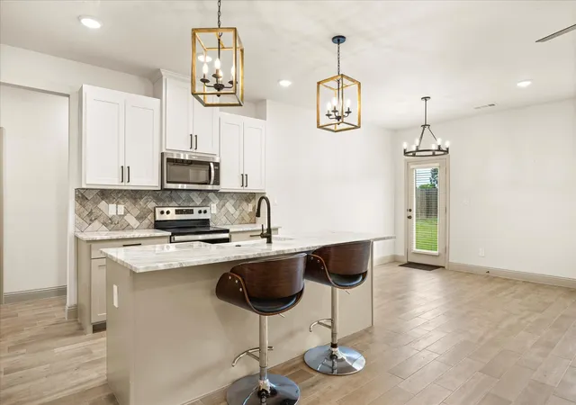 Photo 3 of Single family home for sale at 5707 Stonegate Cir, Granbury, TX 76048 | MLS# 21234718 | Listing updated on 2026-09-29