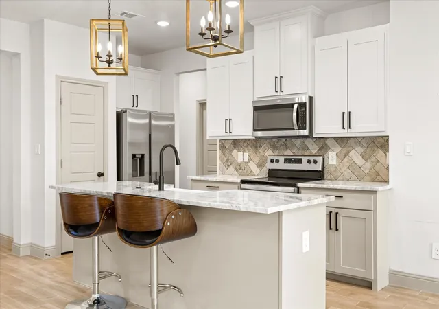Photo 4 of Single family home for sale at 5707 Stonegate Cir, Granbury, TX 76048 | MLS# 21234718 | Listing updated on 2026-09-29