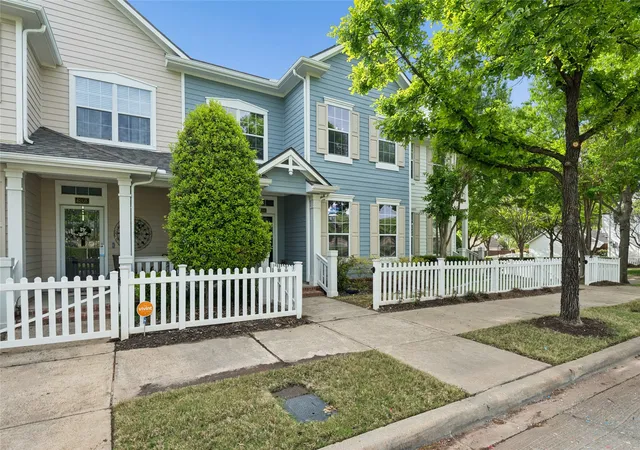 Photo 2 of Townhouse for sale at 6204 Crescent St, North Richland Hills, TX 76180 | MLS# 21236052 | Listing updated on 2026-08-19