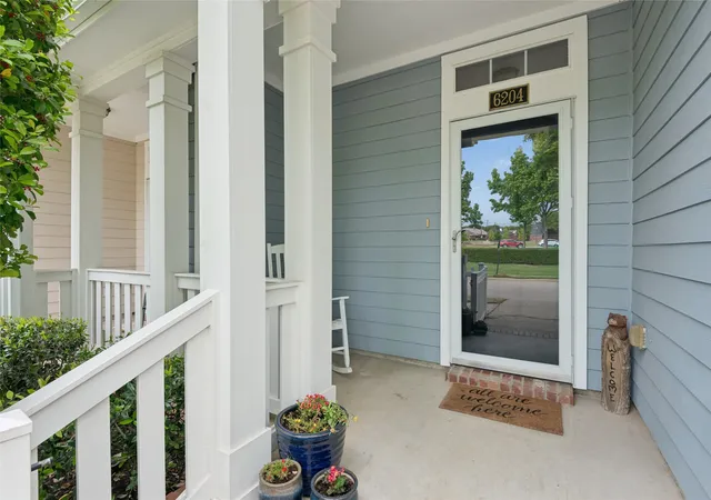 Photo 2 of Townhouse for sale at 6204 Crescent St, North Richland Hills, TX 76180 | MLS# 21236052 | Listing updated on 2026-08-19