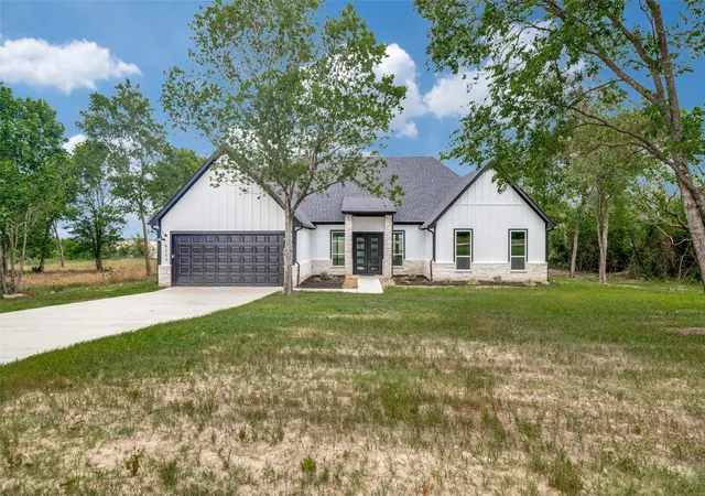 Photo 2 of Single family home for sale at 9313 W Shoreline Dr, Kemp, TX 75143 | MLS# 21238770 | Listing updated on 2026-09-16