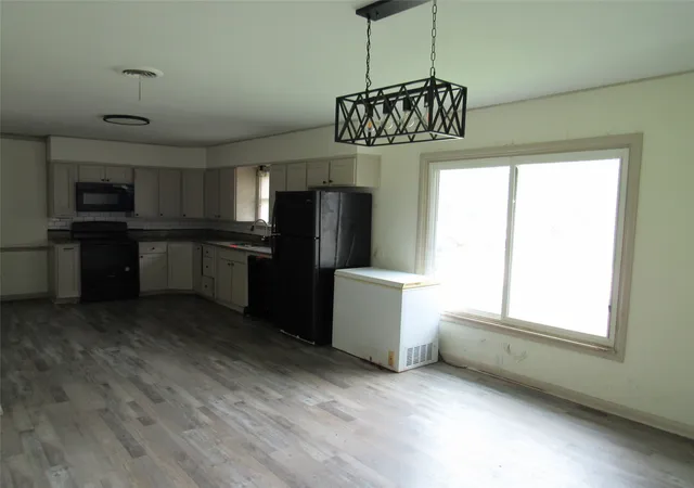 Photo 3 of Sale Pending at 218 N Pearl St, Mart, TX 76664 | MLS# 21237553 | Listing updated on 2026-08-17