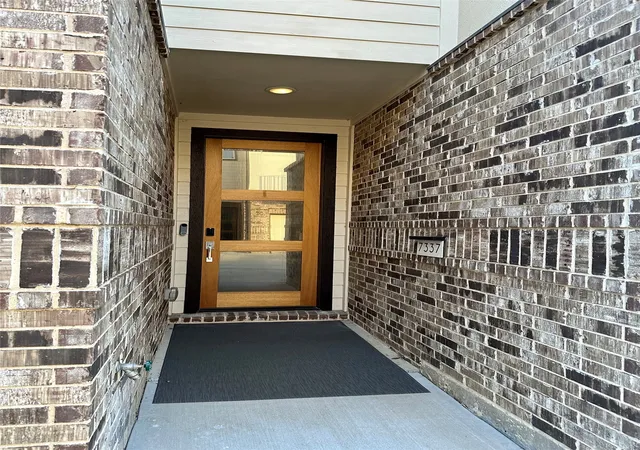 2nd image of 7337 Bree Ct, Dallas, TX 75235 | MLS# 21237239