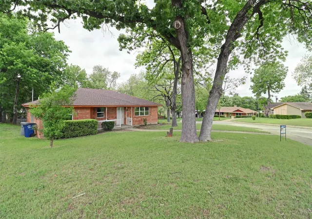 Photo 3 of Sale Pending at 1245 Whispering Ct, Dallas, TX 75241 | MLS# 21234399 | Listing updated on 2026-08-25