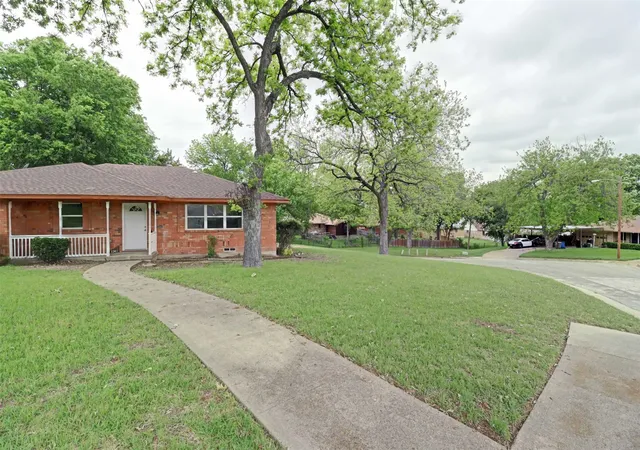 Photo 3 of Sale Pending at 1245 Whispering Ct, Dallas, TX 75241 | MLS# 21234399 | Listing updated on 2026-08-25