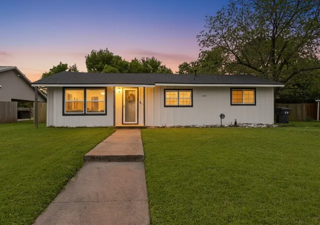 1st image of 1401 Kilgore Ln, Waco, TX 76705 | MLS# 21233317