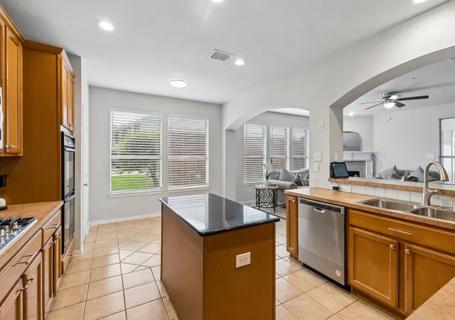 Photo 4 of Single family home for sale at 3201 Cantura Dr, Mesquite, TX 75181 | MLS# 21239703 | Listing updated on 2026-09-17