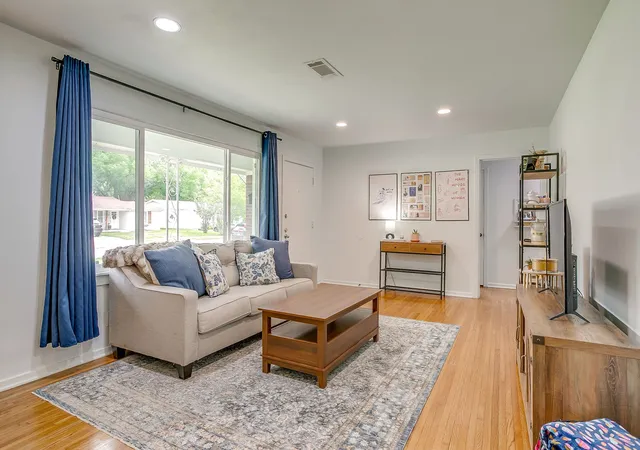 Photo 1 of Single family home for sale at 5517 Volder Dr, Fort Worth, TX 76114 | MLS# 21239777 | Listing updated on 2026-07-27