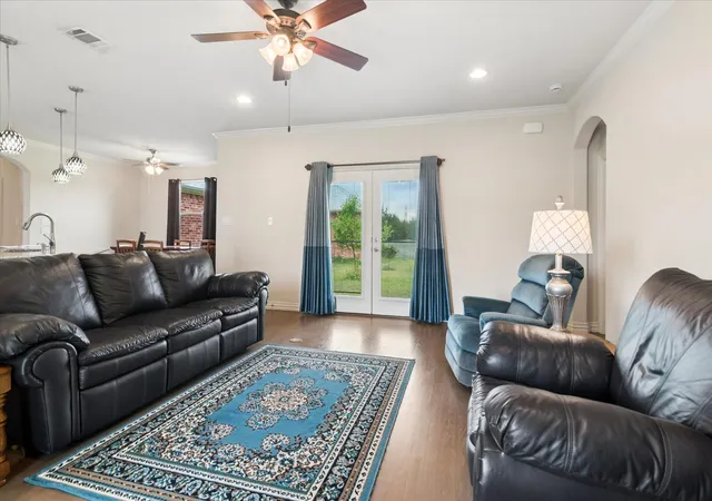 Photo 4 of Single family home for sale at 949 Stephen Ct, Farmersville, TX 75442 | MLS# 21238555 | Listing updated on 2026-07-10