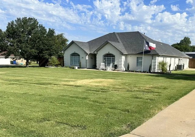 Photo 2 of Single family home for sale at 514 Preston Dr, Pottsboro, TX 75076 | MLS# 21238315 | Listing updated on 2026-08-26