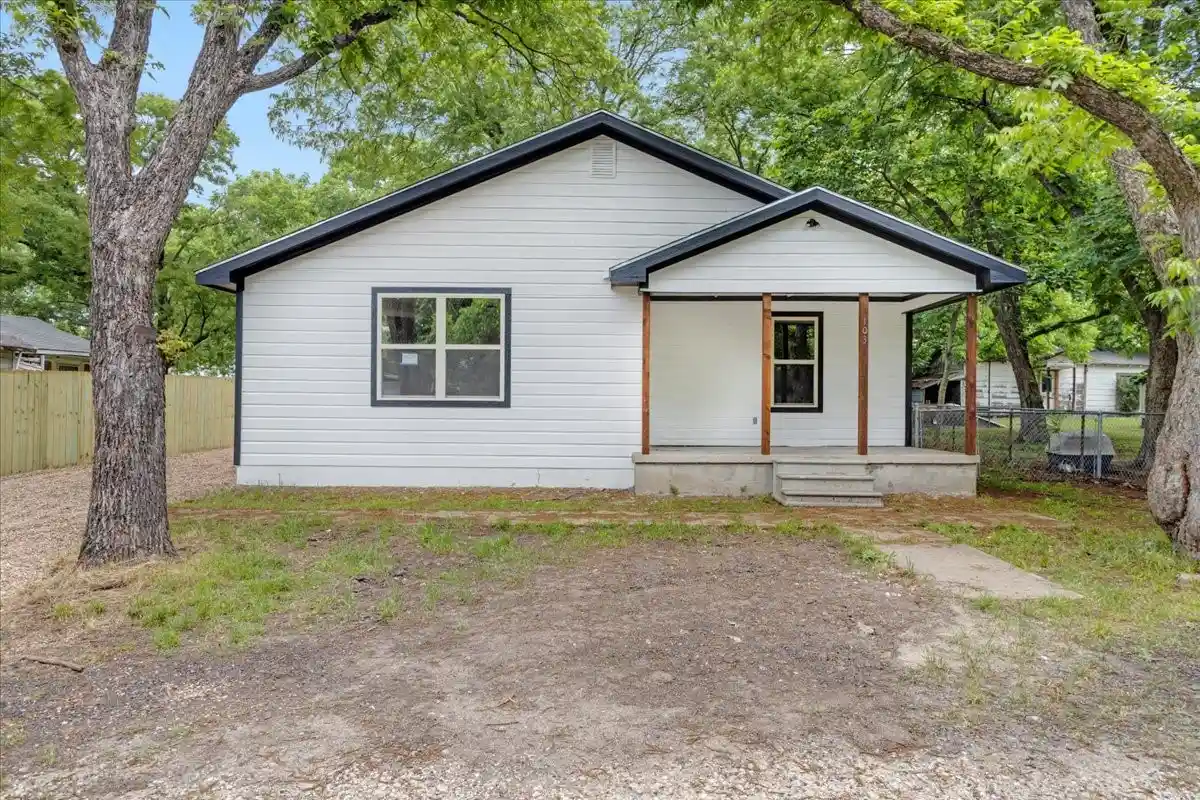 Photo 1 of Single family home for sale at 103 N Mill St, Savoy, TX 75479 | MLS# 21237596 | Listing updated on 2026-10-21
