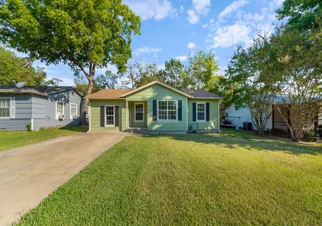 Homes for sale in Kaufman, TX | 205 E 7th St, Kaufman, TX 75142 | MLS# 21236484