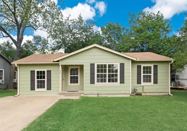 Homes for sale in Kaufman, TX | 205 E 7th St, Kaufman, TX 75142 | MLS# 21236484