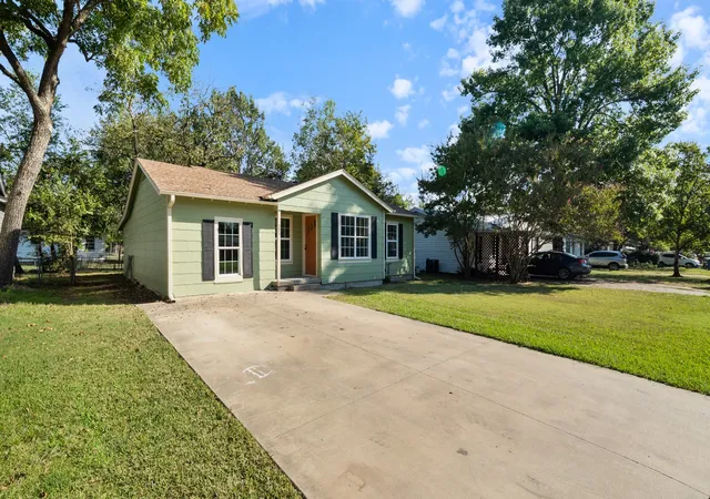 Homes for sale in Kaufman, TX | 205 E 7Th St, Kaufman, TX 75142 | MLS# 21236484
