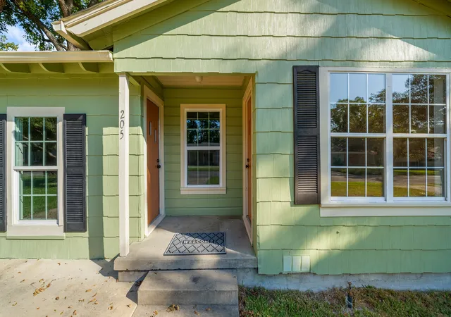 Homes for sale in Kaufman, TX | 205 E 7Th St, Kaufman, TX 75142 | MLS# 21236484