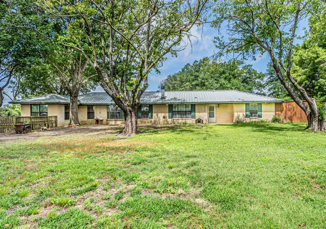 Homes for sale in Oak Ridge, TX | 7821 N State Hwy 34, Oak Ridge, TX 75161 | MLS# 21239917