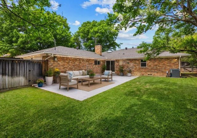 Photo 15 of Sale Pending at 9424 Hunters Creek Dr, Dallas, TX 75243 | MLS# 21238527 | Listing updated on 2026-07-27