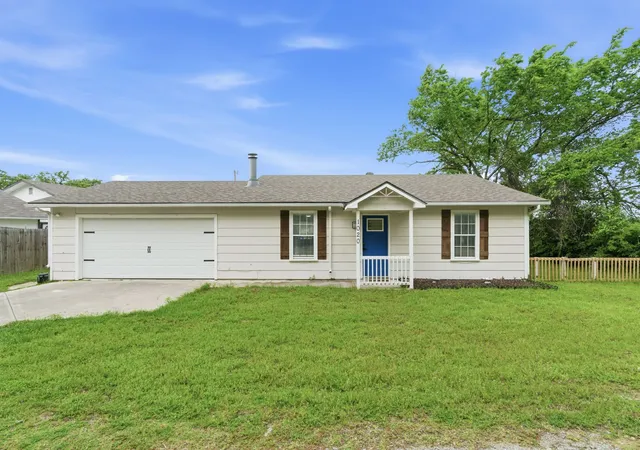 Listing Photo 4 - Condo for sale in building located at 1020 Greg St, Azle, TX 76020 - Unit #1, 2, 3, 4, 5