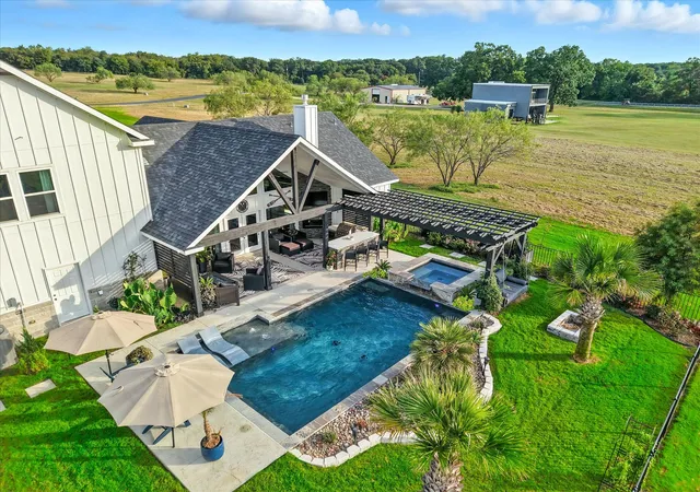 Photo 2 of Single family home for sale at 7025 Lake Vista Dr, Streetman, TX 75859 | MLS# 21226100 | Listing updated on 2026-08-31