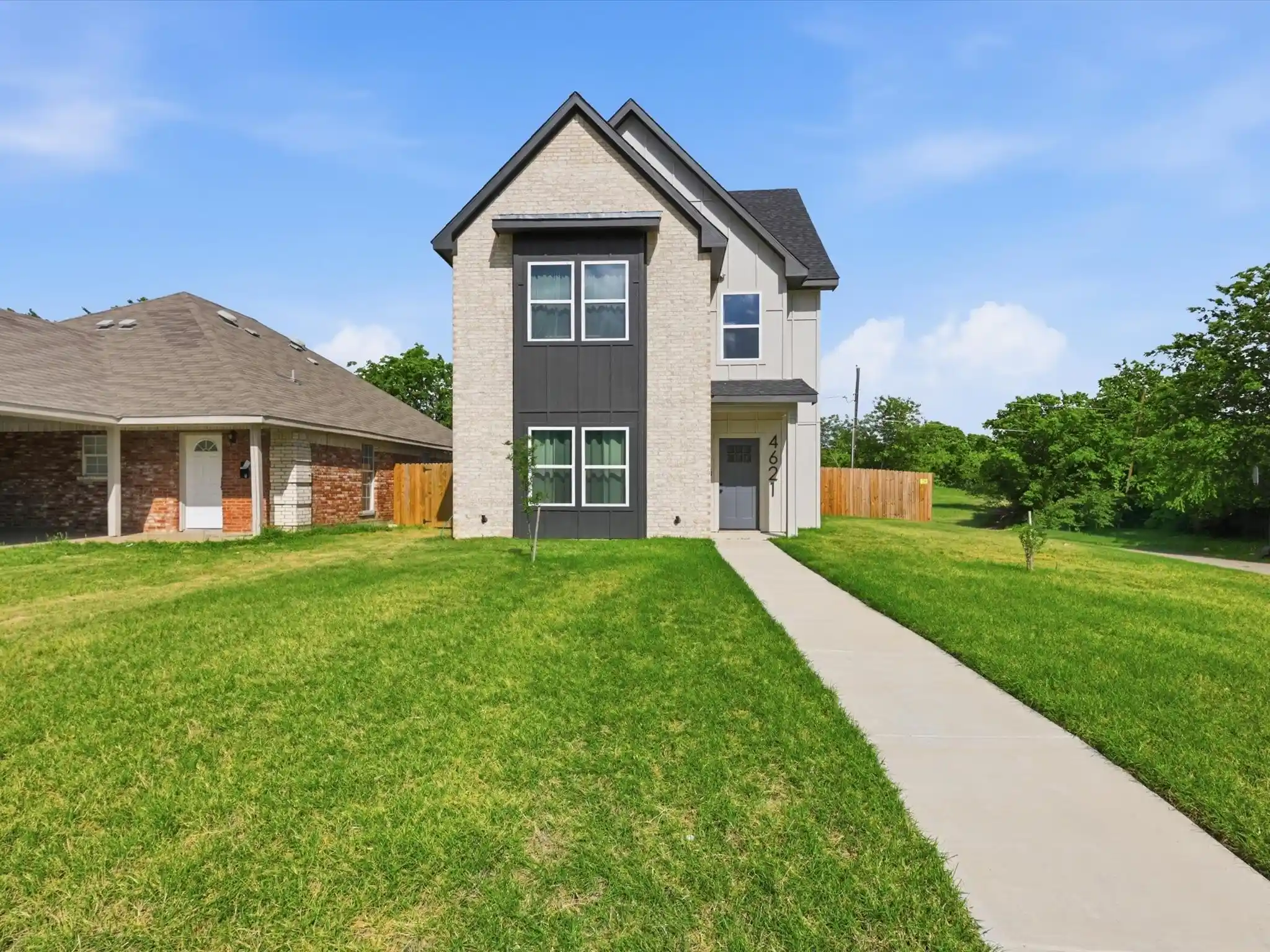 Single family home for sale at 4621 Mccart Ave, Fort Worth, TX 76115 | MLS# 21239784 | Listing updated on 2026-06-11