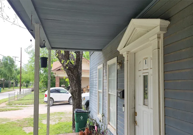 Listing Photo 4 - Condo for sale in building located at 301 W Patterson St W, Eastland, TX 76448 - Unit #2