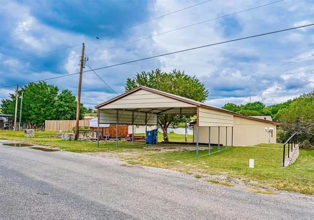 Homes for sale in Granbury, TX | 2717 Creek Dr, Granbury, TX 76048 | MLS# 21238435