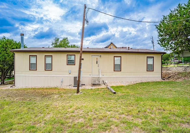 Homes for sale in Granbury, TX | 2717 Creek Dr, Granbury, TX 76048 | MLS# 21238435