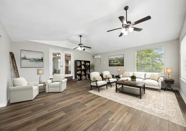 Photo 3 of Single family home for sale at 597 E Main St, Van, TX 75790 | MLS# 21220861 | Listing updated on 2026-09-30