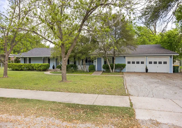 Homes for sale in Hico, TX | 610 W First St, Hico, TX 76457 | MLS# 21238123