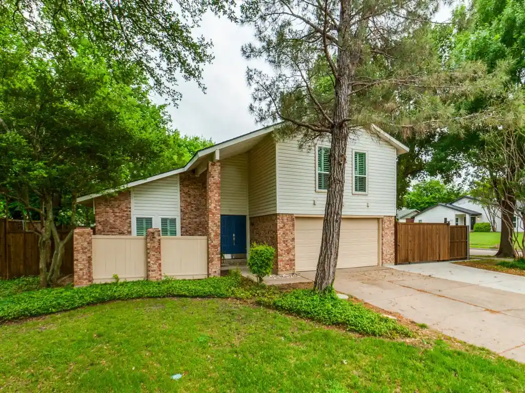 Photo 1 of Sale Pending at 1700 Aurora Dr, Richardson, TX 75081 | MLS# 21239598 | Listing updated on 2026-10-11