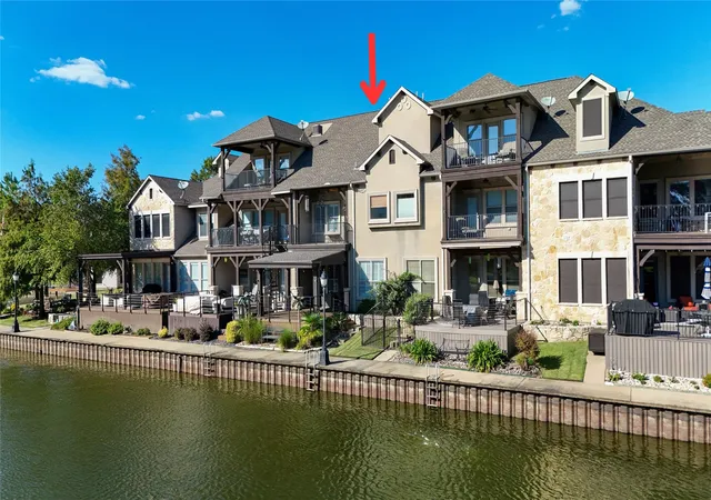 Photo 3 of Townhouse for sale at 124 Marina Dr, Mabank, TX 75156 | MLS# 21235258 | Listing updated on 2026-07-22