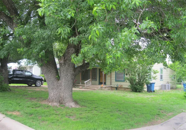 Homes for sale in Breckenridge, TX | 1206 W Dyer St, Breckenridge, TX 76424 | MLS# 21237978