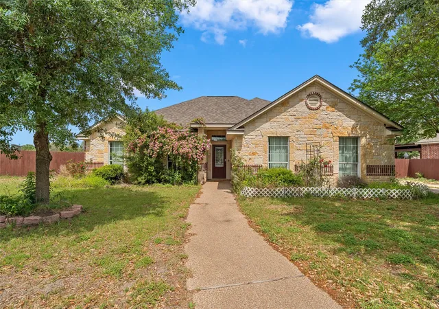 Photo 1 of Sale Pending at 2524 Riders Wy, Waco, TX 76712 | MLS# 21237401 | Listing updated on 2026-07-13