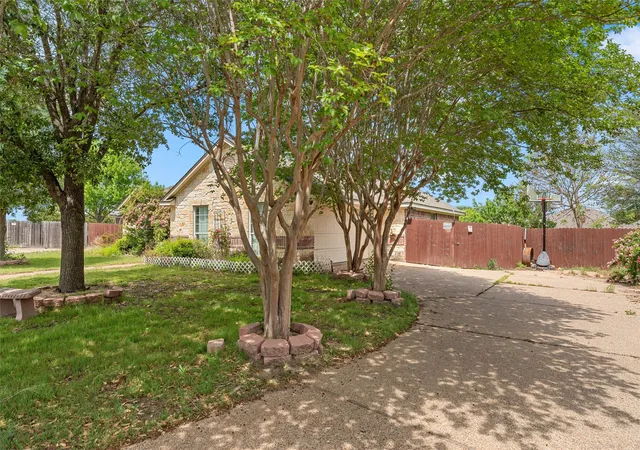 Photo 2 of Sale Pending at 2524 Riders Wy, Waco, TX 76712 | MLS# 21237401 | Listing updated on 2026-07-13