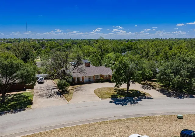 Homes for sale in Sweetwater, TX | 1902 Country Club Dr, Sweetwater, TX 79556 | MLS# 21240201