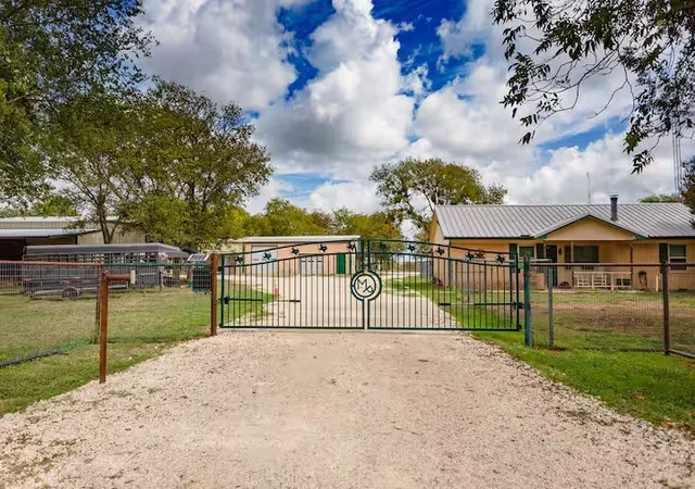 Homes for sale in Woodway, TX | 107 Camino Del Rosas, Woodway, TX 76712 | MLS# 21237236