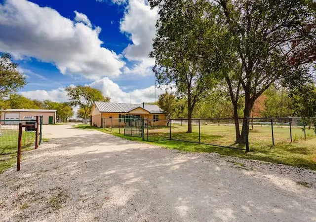 Homes for sale in Woodway, TX | 107 Camino Del Rosas, Woodway, TX 76712 | MLS# 21237236