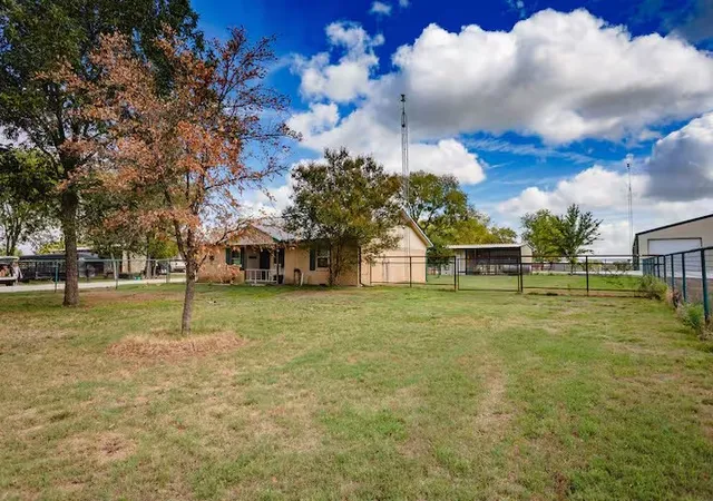 Homes for sale in Woodway, TX | 107 Camino Del Rosas, Woodway, TX 76712 | MLS# 21237236