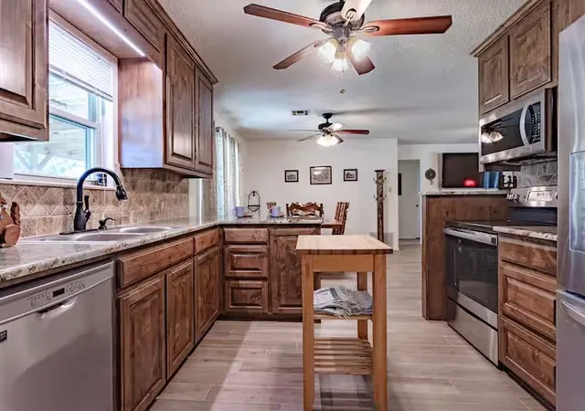 Homes for sale in Woodway, TX | 107 Camino Del Rosas, Woodway, TX 76712 | MLS# 21237236