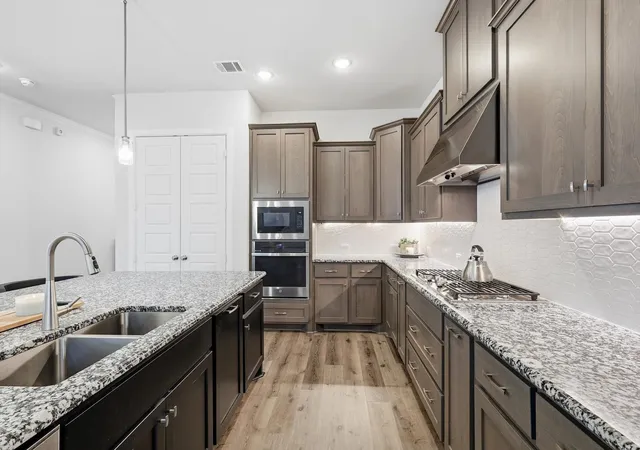 2nd image of 4817 Beaver Creek Dr, Arlington, TX 76005 | MLS# 21239532