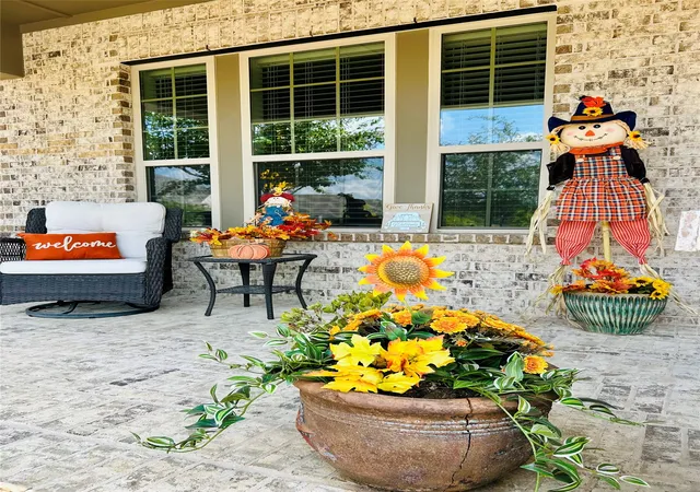 Photo 3 of Single family home for sale at 4817 Beaver Creek Dr, Arlington, TX 76005 | MLS# 21239532 | Listing updated on 2026-10-07
