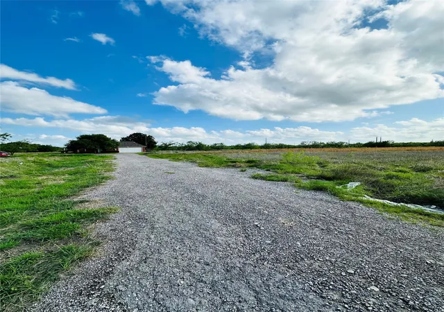 Photo 3 of Single family home for sale at 16547 State Hwy 205, Terrell, TX 75160 | MLS# 21239642 | Listing updated on 2026-09-28
