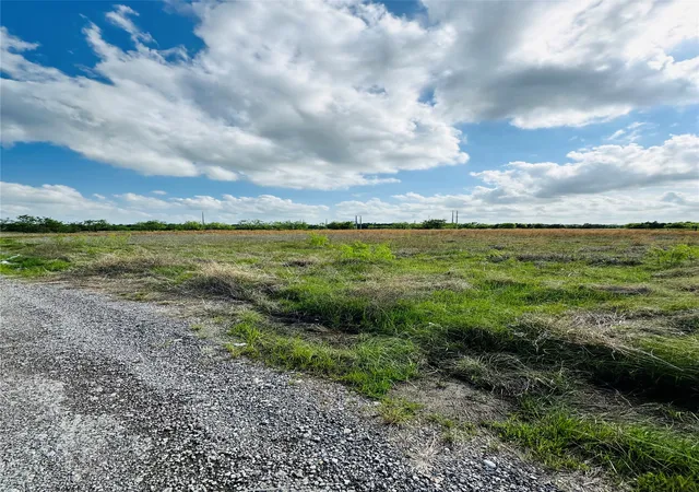 Photo 3 of Single family home for sale at 16547 State Hwy 205, Terrell, TX 75160 | MLS# 21239642 | Listing updated on 2026-09-28
