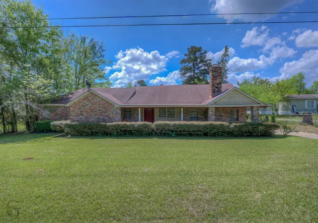 1st image of 913 Pine Hill Rd, Shreveport, LA 71107 | MLS# 21235448