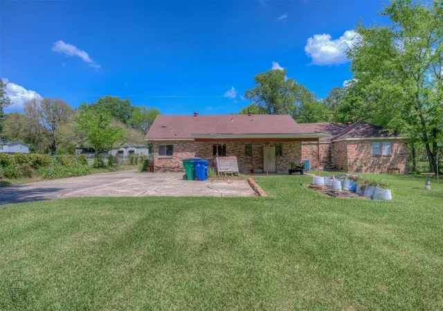 2nd image of 913 Pine Hill Rd, Shreveport, LA 71107 | MLS# 21235448