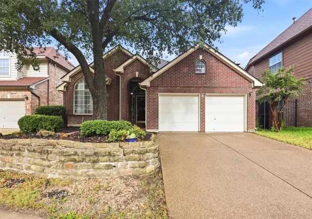 Photo 1 of Sale Pending at 2638 Hidden Ridge Dr, Arlington, TX 76006 | MLS# 21240489 | Listing updated on 2026-08-19